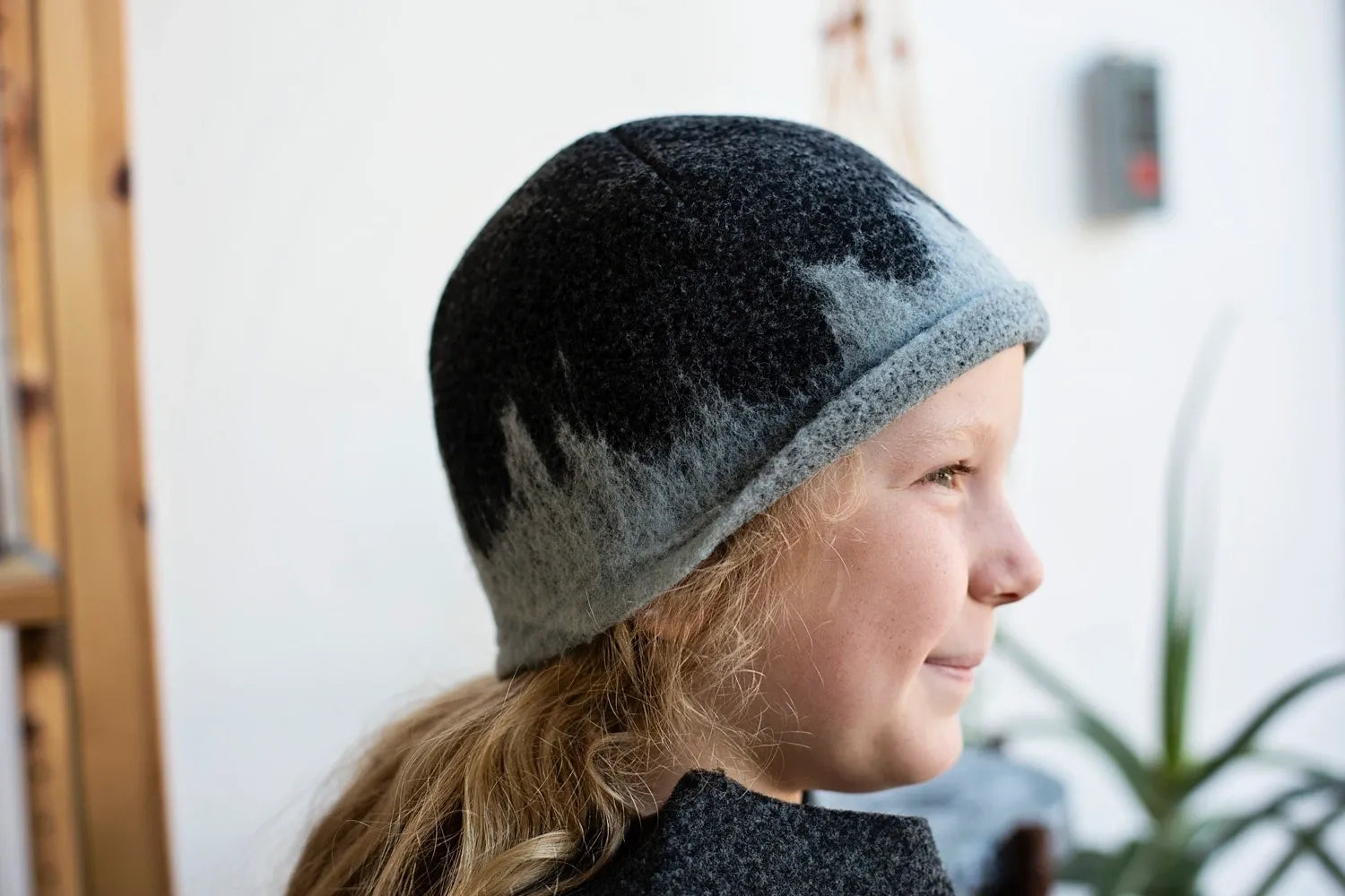 Modern Cloche in Black/Gray