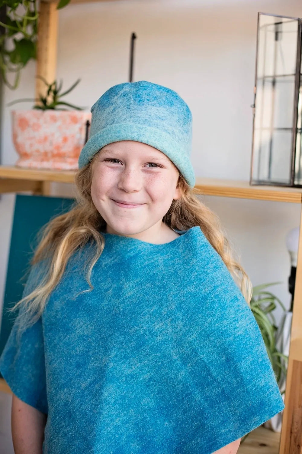 Modern Cloche in Blue/Mint