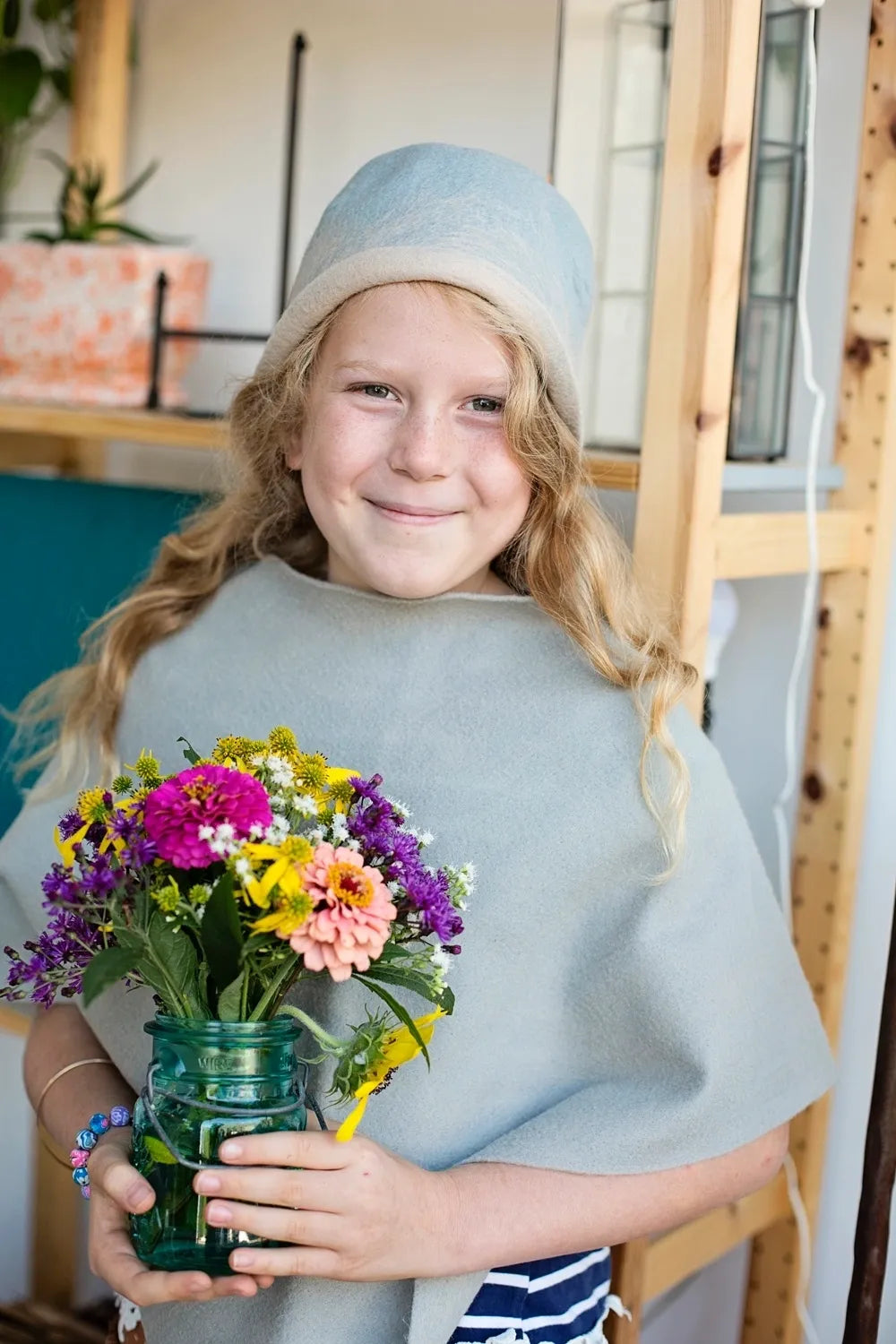 Modern Cloche in Gray/Tan