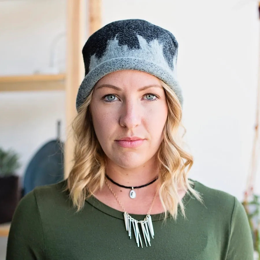 Modern Cloche in Black/Gray